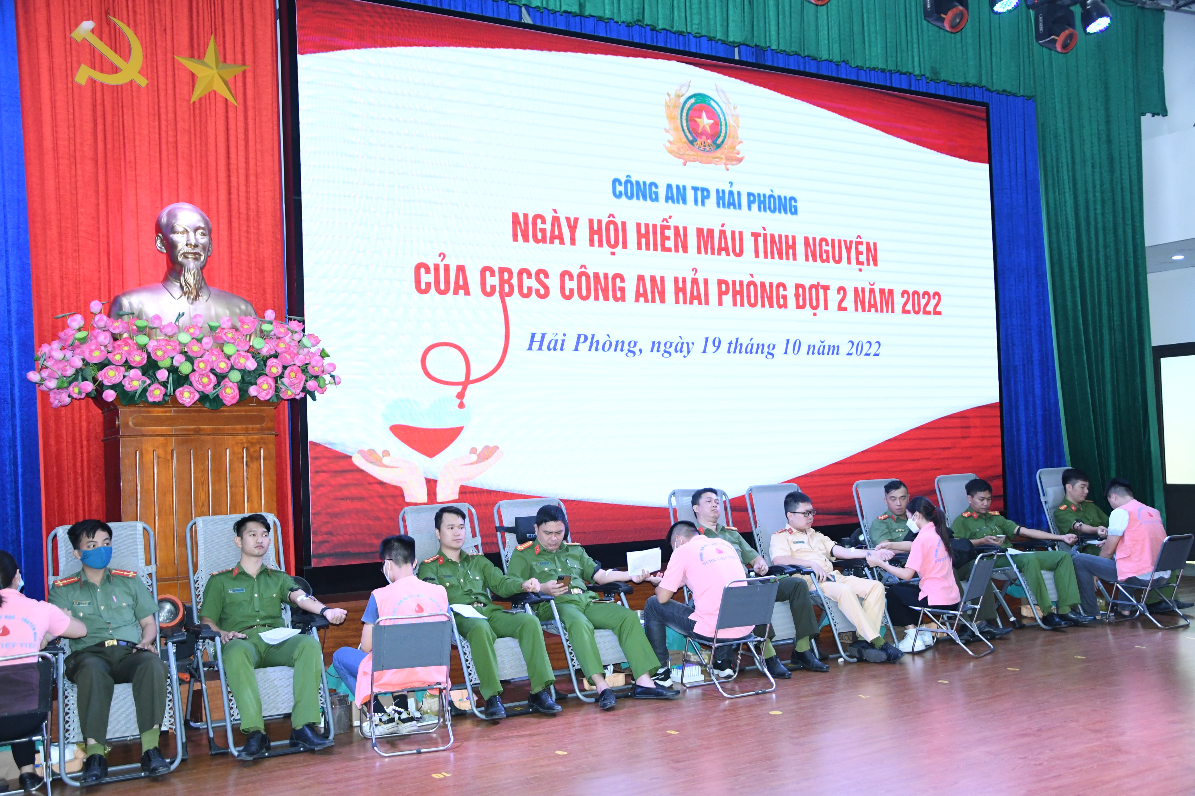 Cán bộ chiến sỹ Công an thành phố tình nguyện hiến 238 đơn vị  máu chất lượng